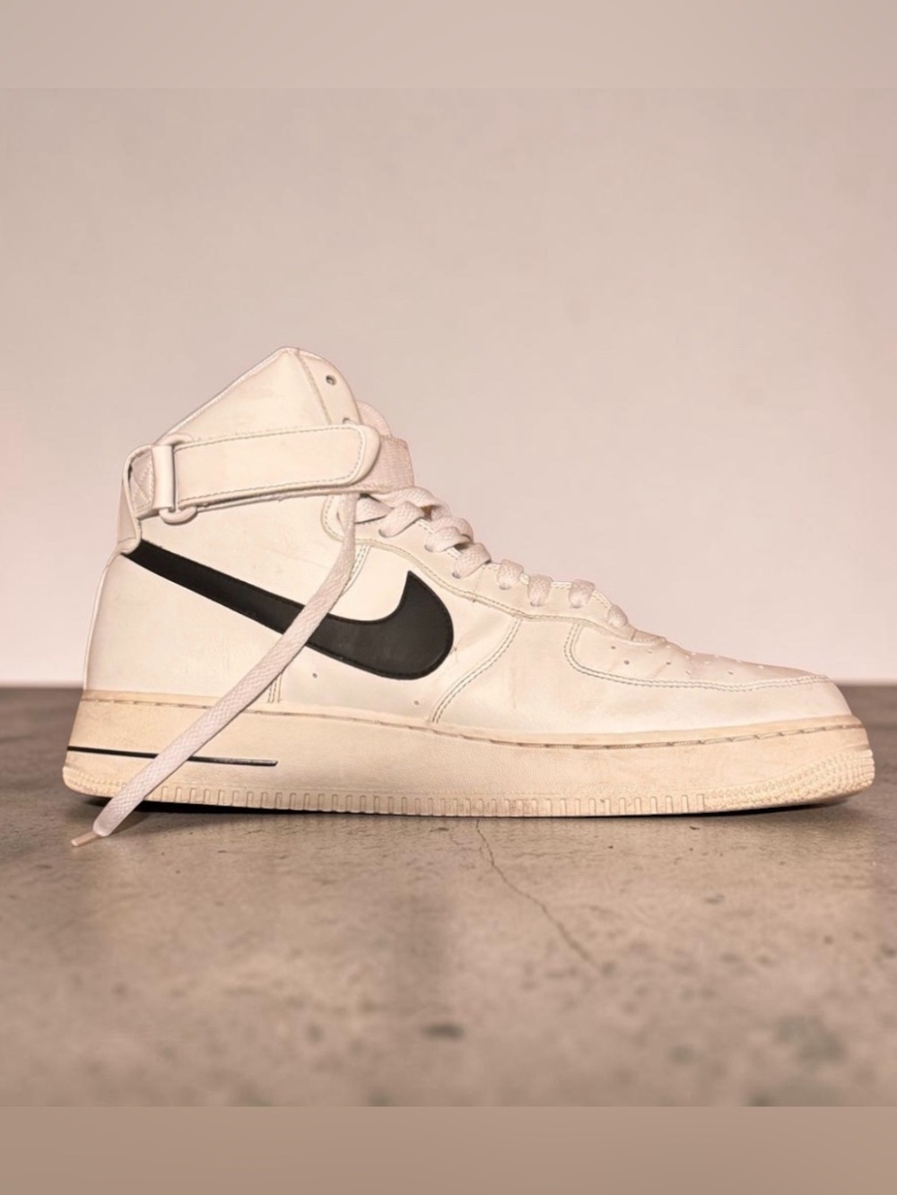 Nike Air Force 1 High top white Sneakers with Black Swoosh. 2019-2020